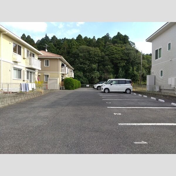 ガーデンコート飯倉台　B 駐車場