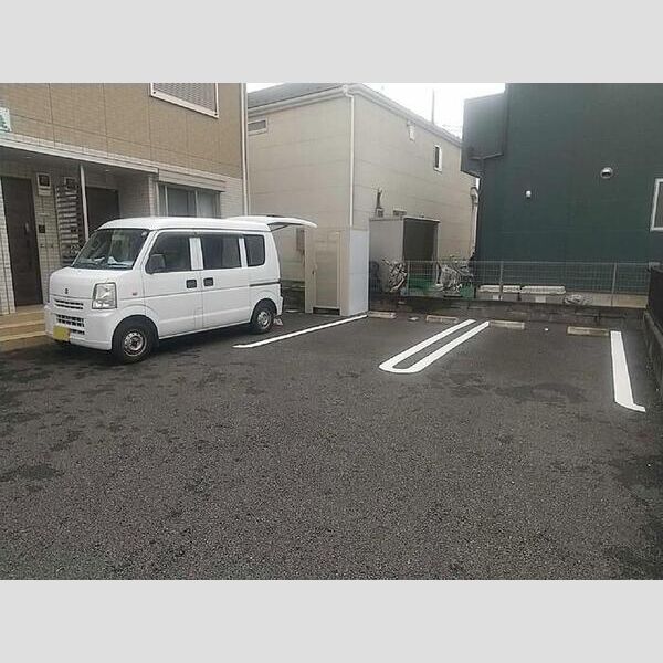 ライラック 駐車場