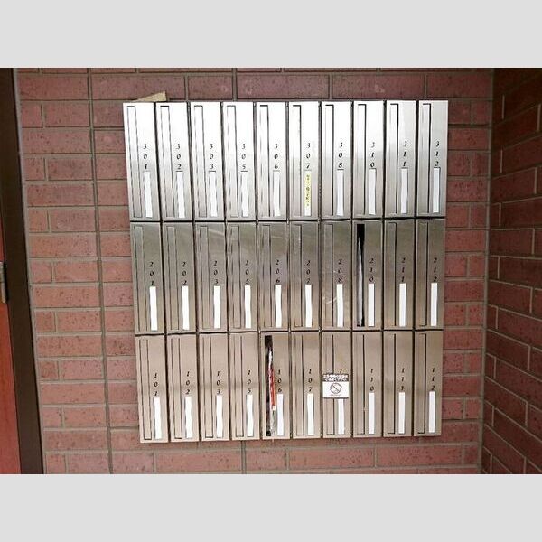 BE AMBITIOUS 集合ポスト