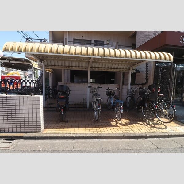 グリーンヒル上原205号室 駐輪場