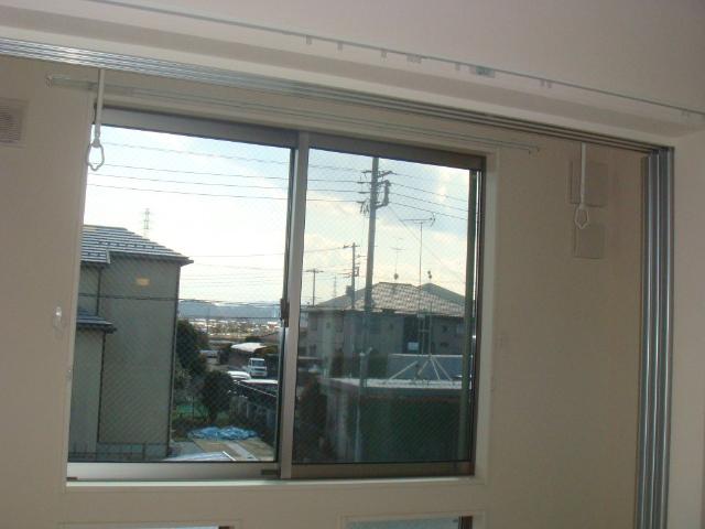 ラリアンス　弐番館 室内物干し竿