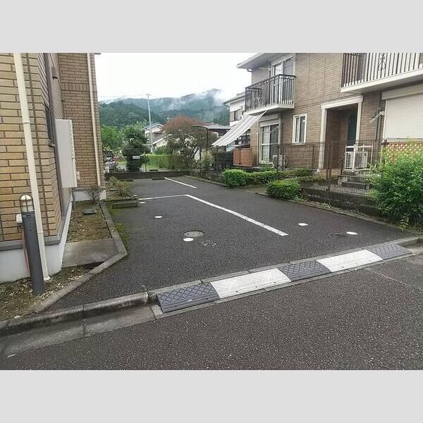 プラムハーベスト　ABC 駐車場