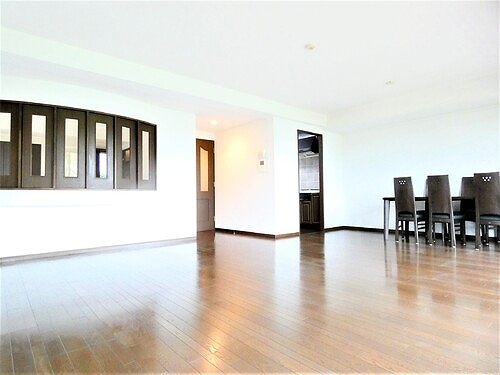 ライオンズヒルズ鎌倉山1階 リビング