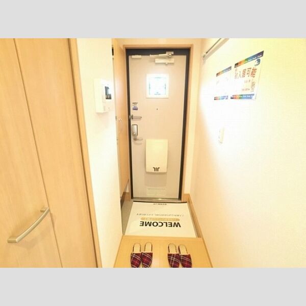 ラッキーベル　C 玄関