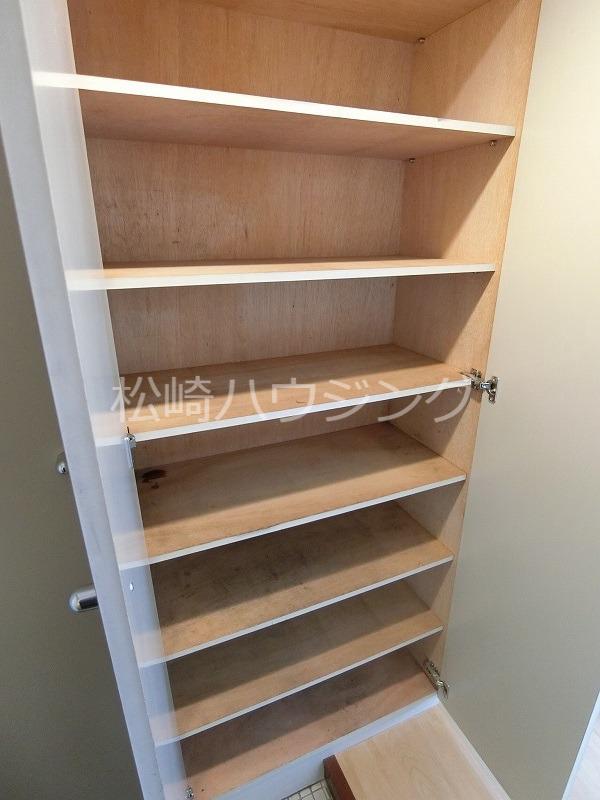 メゾンブランシュ西落合3階 玄関