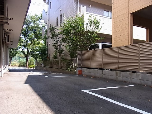 ライフ湘南0203号室 駐車場