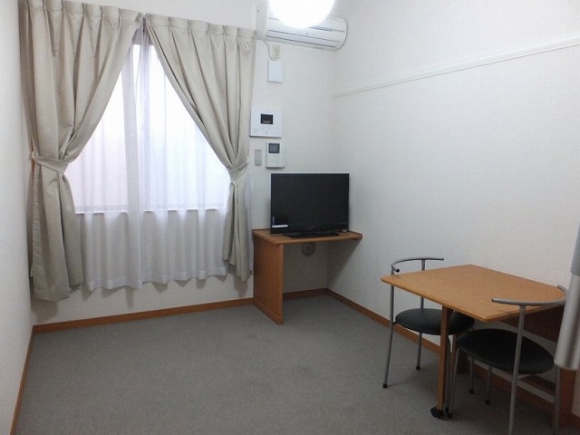 レオパレスＴＯＵＧＨ 2Fカーペット仕様