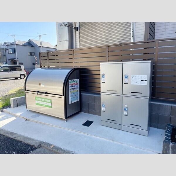 グラナーダ西新井 宅配ボックス、ゴミストッカー