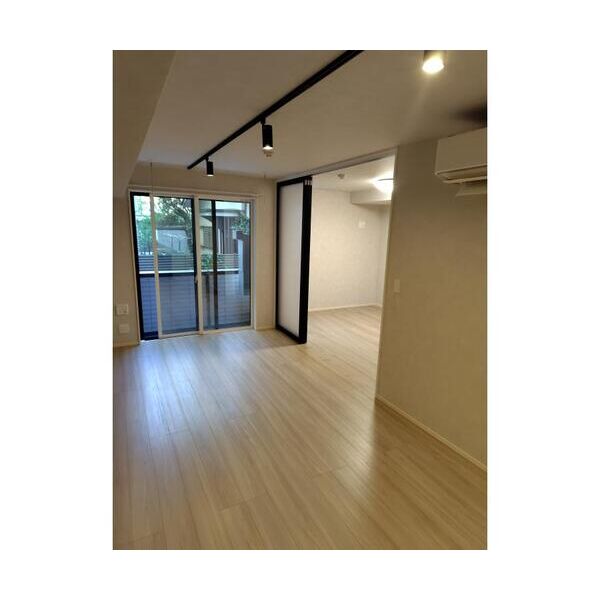 ヒンメルブラウ　野方102号室 リビング