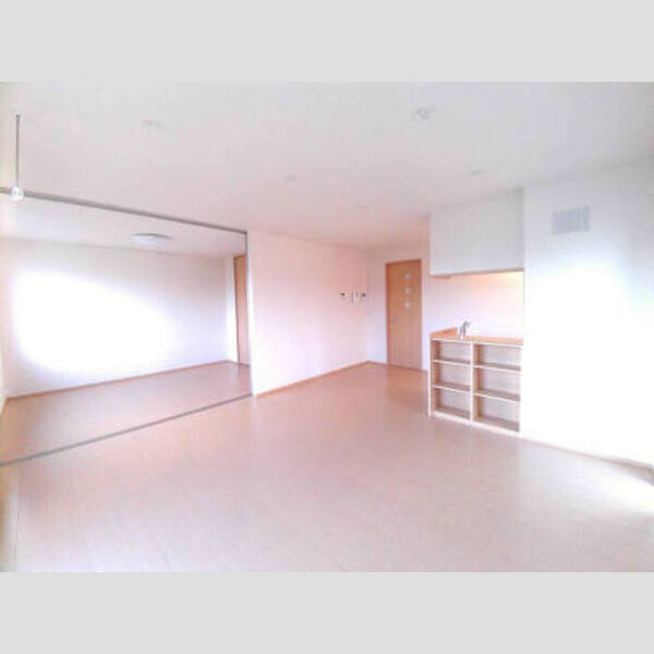 アゼリア　A 白基調のつながりあるLDKと洋室