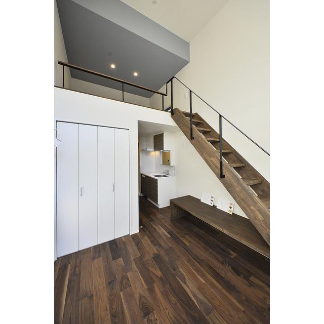 チトフナアパートメント2階 玄関