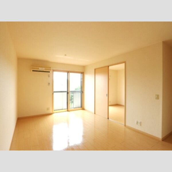 サンロイヤル リビング1