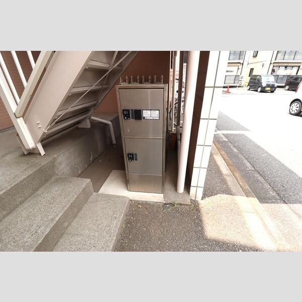 シャトレー庄司203号室 宅配ボックス