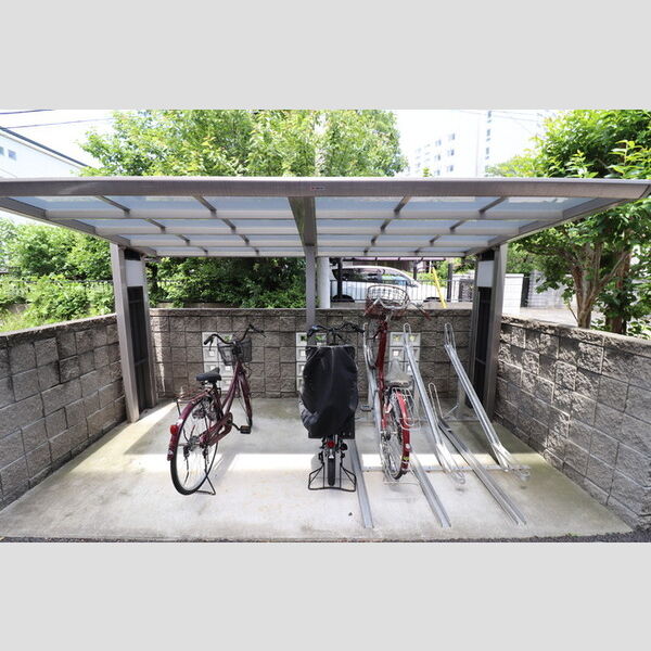 フィーロ203号室 駐輪場