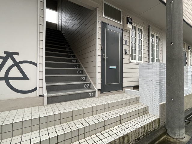 OWN APARTMENT 一之江 エントランス