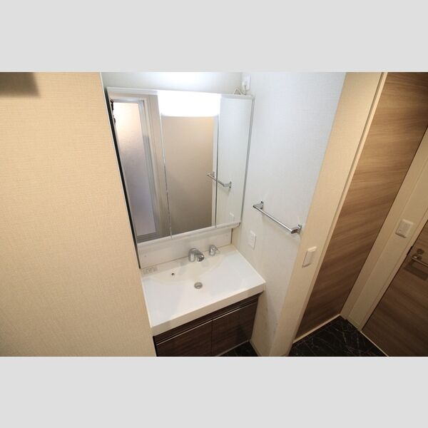 ベイサイドヒルズ関内302号室 洗面化粧台