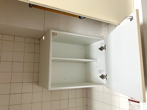 メゾーネ山下町 キッチン上収納