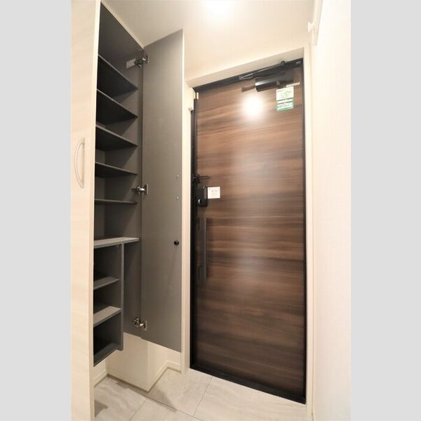 セレスティア中台Ⅱ303号室 玄関