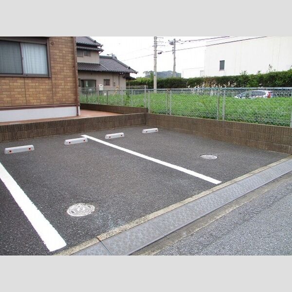 フロンティエール　西館 駐車場