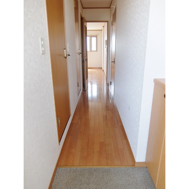 アンプルール 彩華106号室 玄関