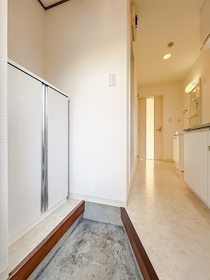 シモンズ栗木台1階 玄関