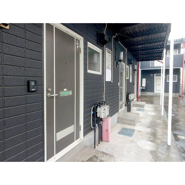 レピュート高岡C103号室 玄関