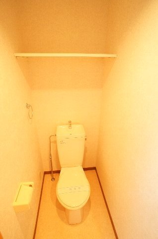 鎌取ＯＫＡＭＯＴＯ．Ｂ0502号室 収納棚付きトイレです