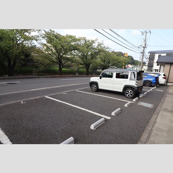 グランドパレス 駐車場