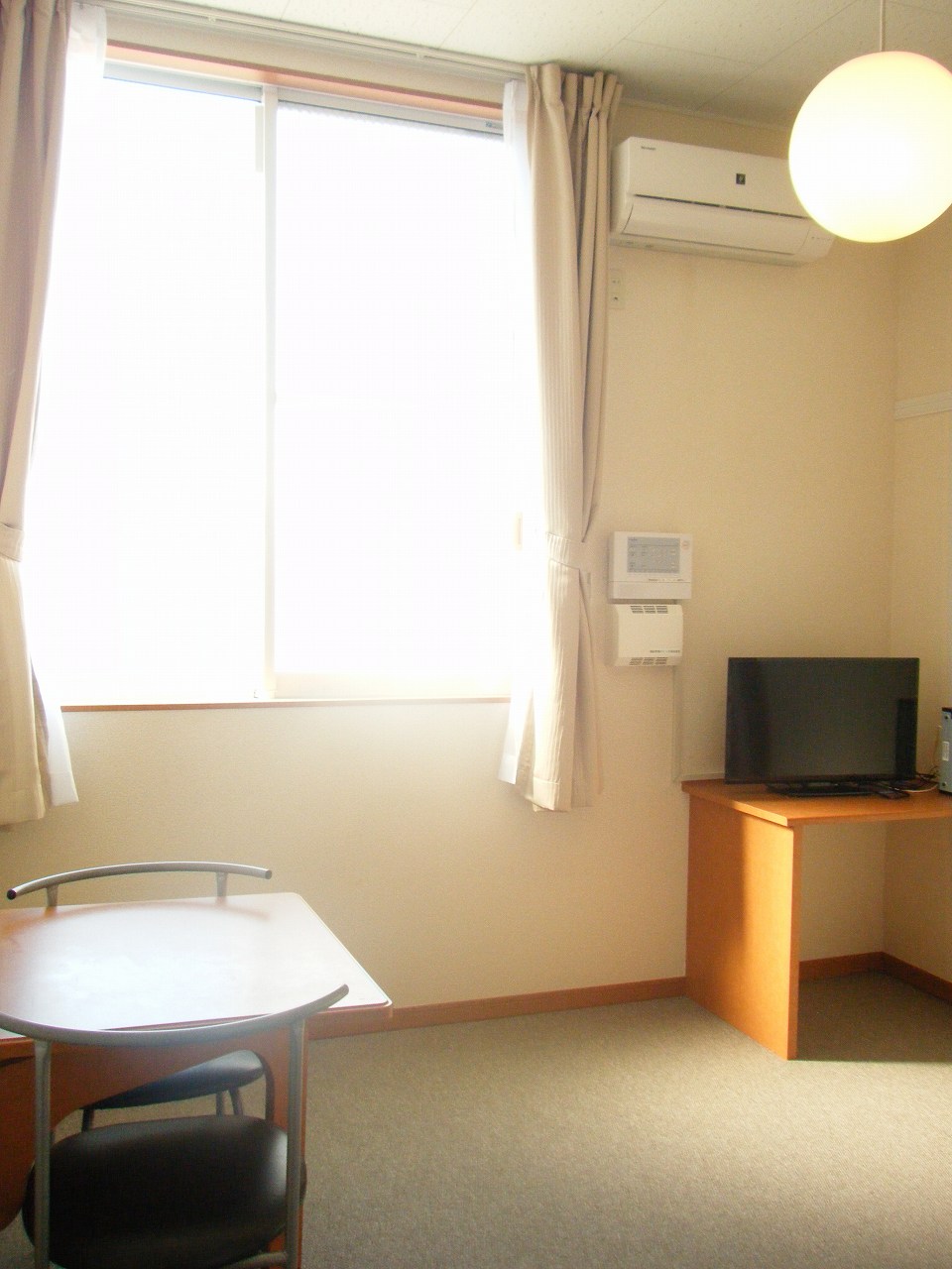 レオパレスグリーン青毛 リビング