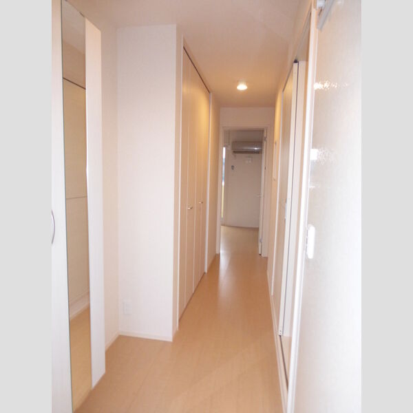 コリーヌオッツ302号室 廊下