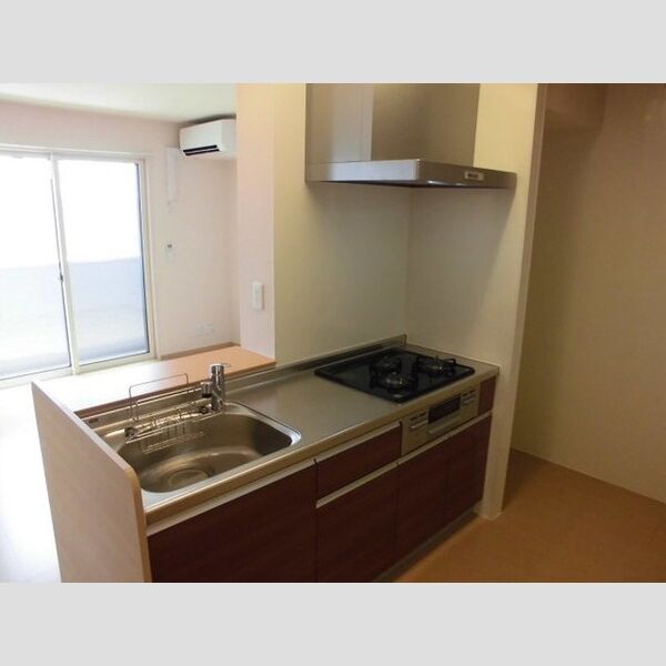 リリオコート 3口コンロのシステムキッチンです