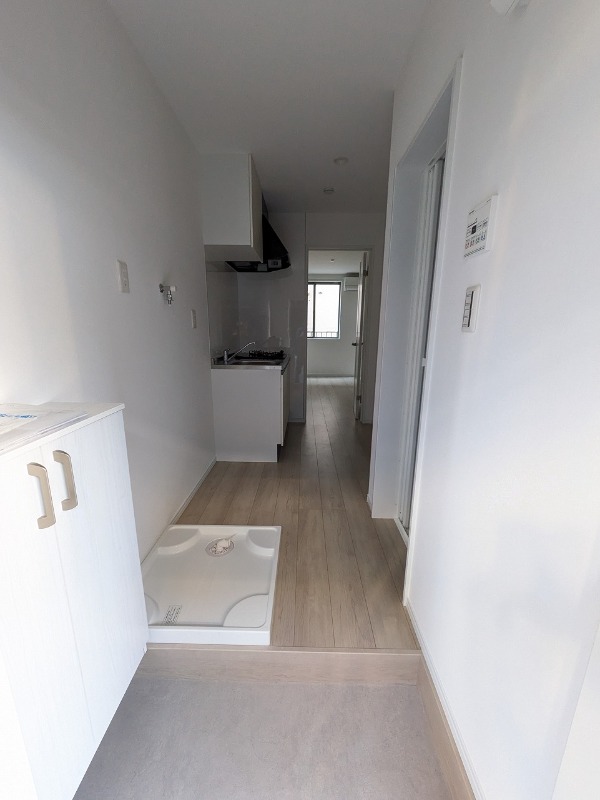 アリスワン南三咲(E-222)2階 玄関