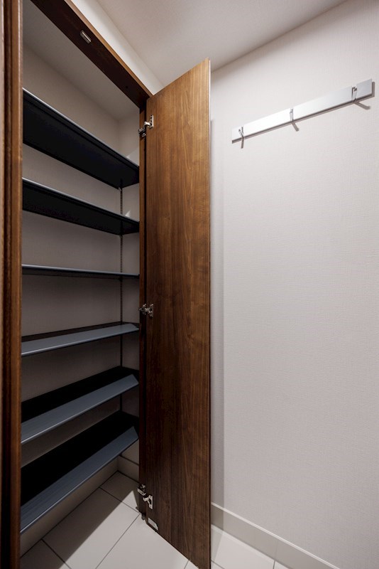 ドゥーエ梅屋敷4階 収納