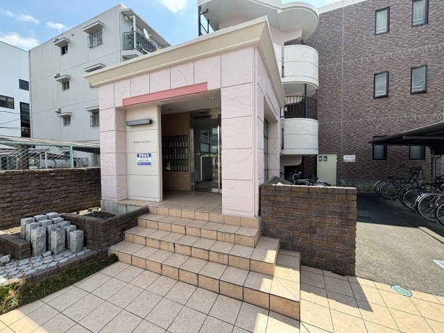 ドエル・ミョウセイ エントランス