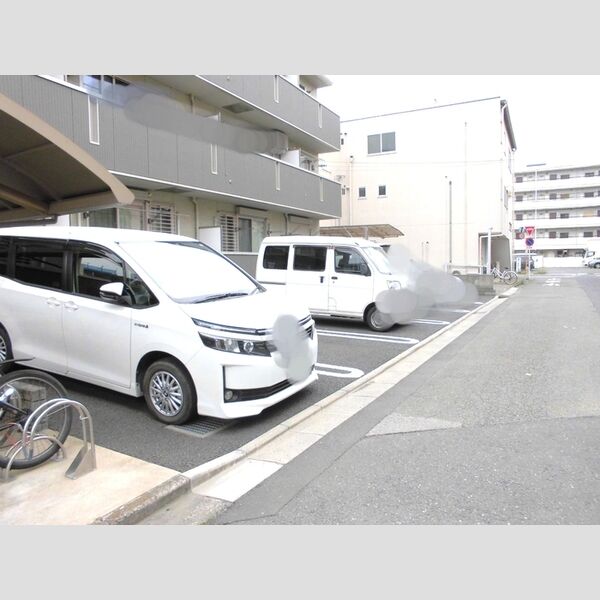 ソラーレ102号室 駐車場