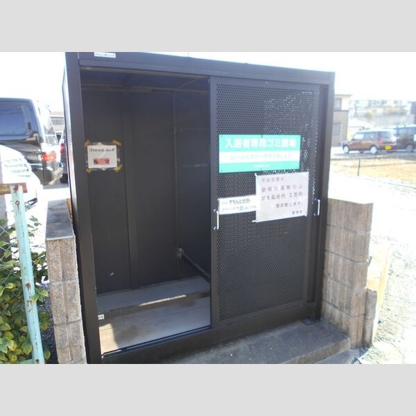 ウィスタリア　B ゴミ捨て場