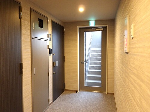 プレセダン板橋本町6階 非常階段※2025.11新築未入居時撮影