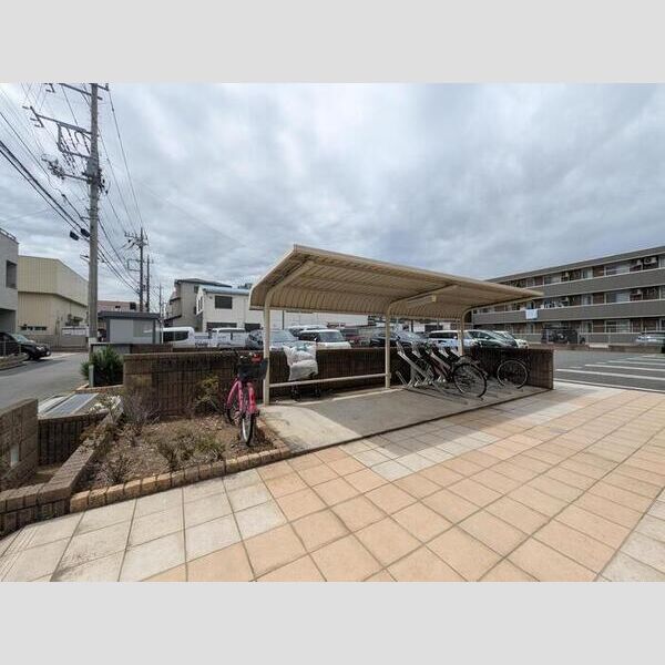 リヴェール102号室 駐輪場