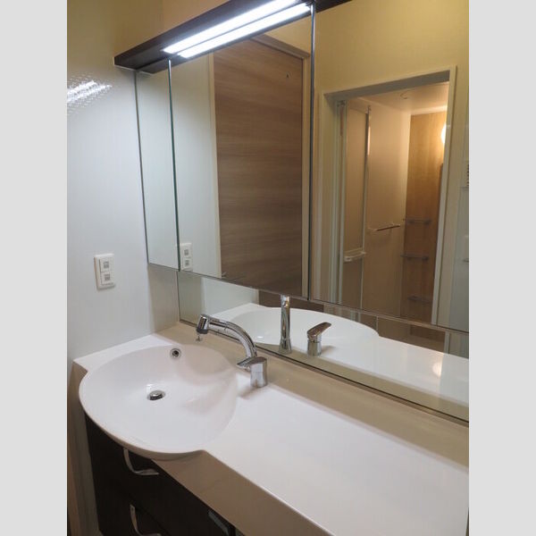 ヴィクトワール103号室 洗髪洗面化粧台です。