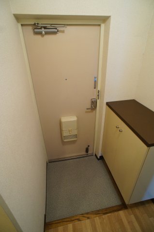 カーサ八千代 玄関