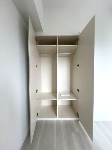 びゅうリエット横浜東神奈川720号室 洋室１　収納　※別号室の参考写真です(現況優先・仕様違いの場合あり)