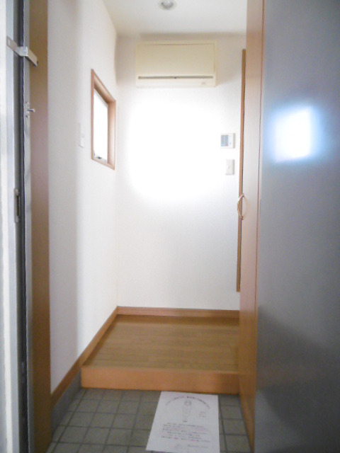 レオミノール明神町 玄関