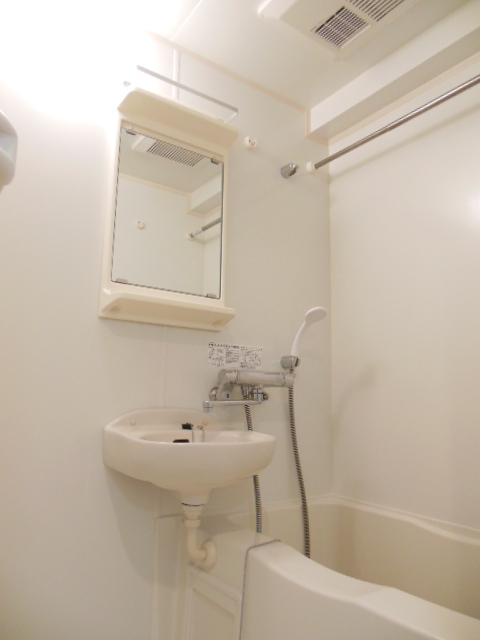 グランド・ガーラ新横浜North2階 浴室乾燥機付バス♪