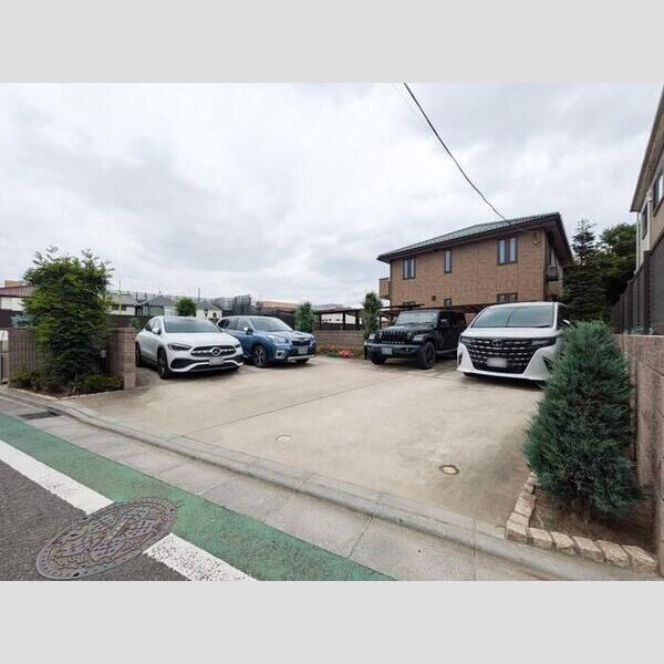 ピエールドゥ　ヴィラ 駐車場