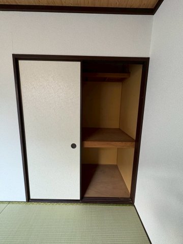 サンフォーブル湘南102号室 収納