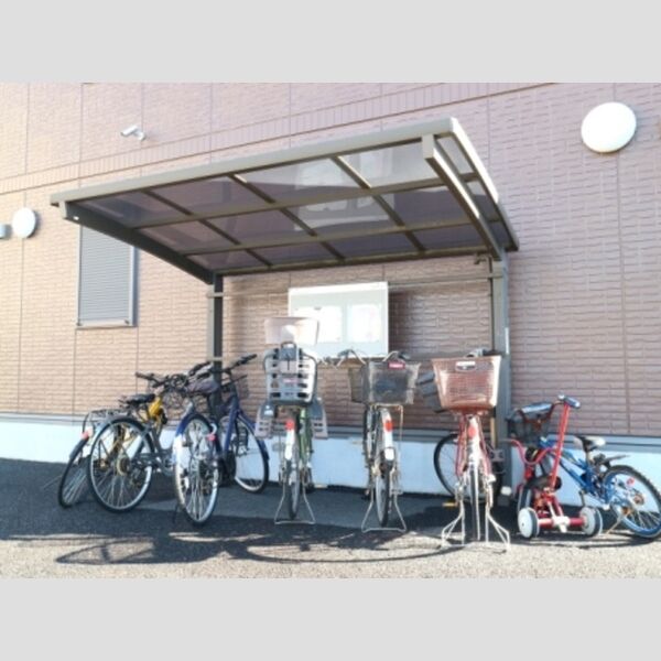 ルミエールW 駐輪場