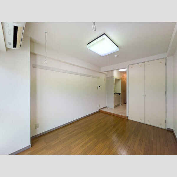 ジュネス西生田 洋室