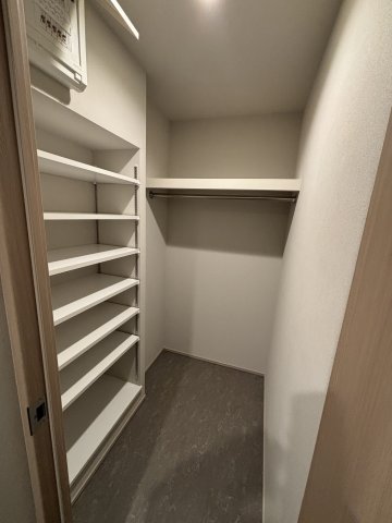 グランディアラフィーネ0401号室 収納