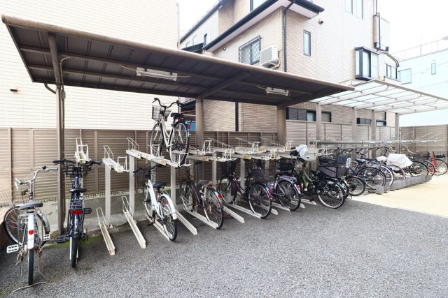 ドエル住吉4階 駐輪場