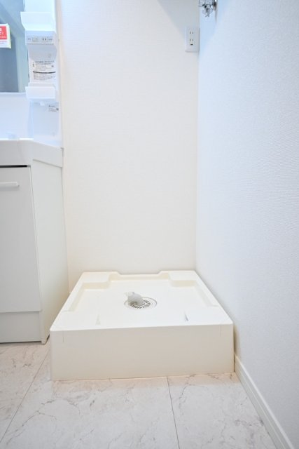 メルクリオ東川口2階 室内洗濯機置場